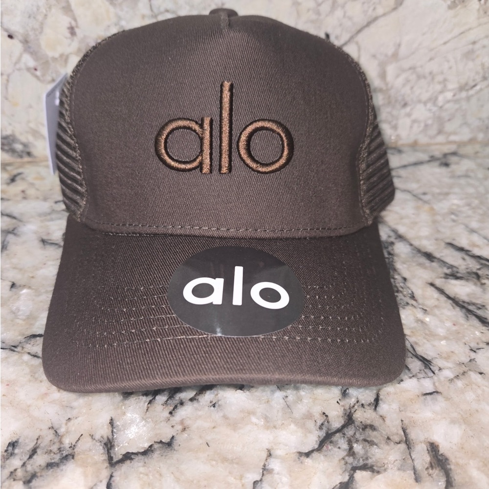 Alo Yoga | District Trucker Hat Stealth brown new cap baseball - Picture 1 of 2